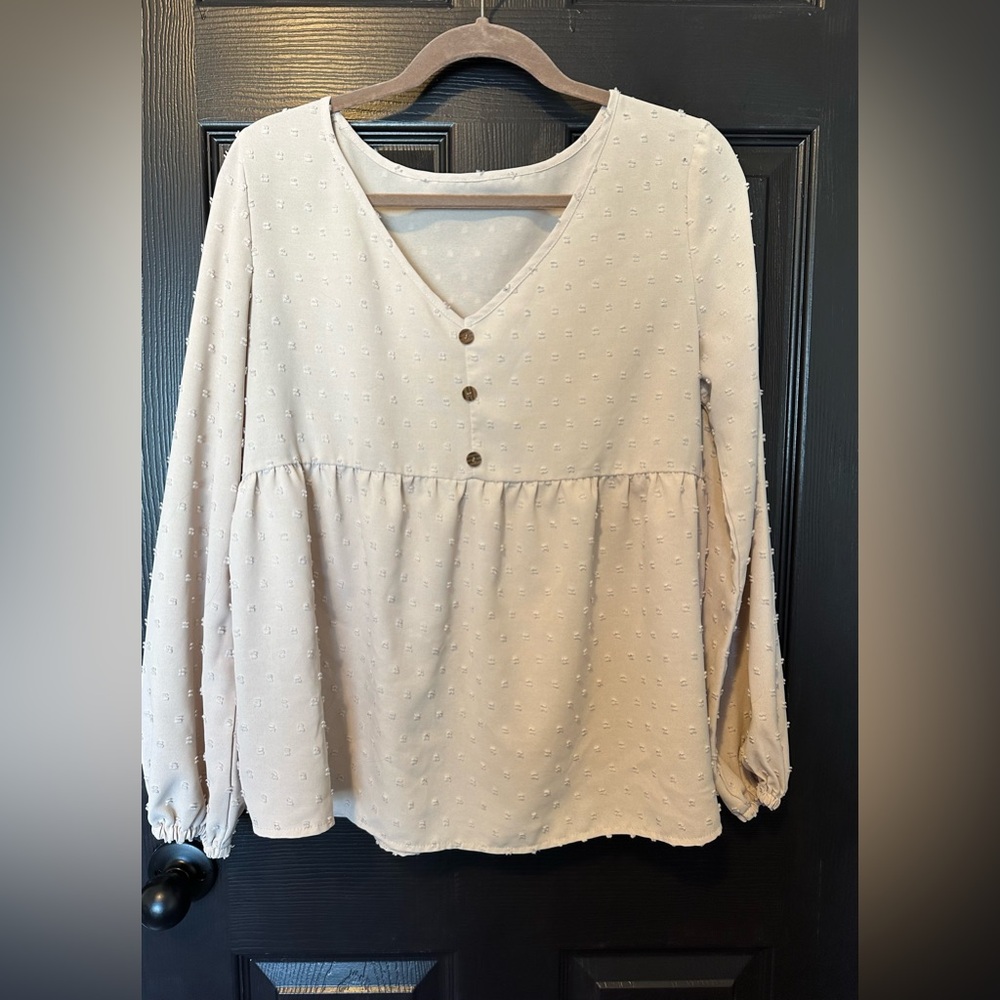 Crème colored textured long sleeve. Light weight!